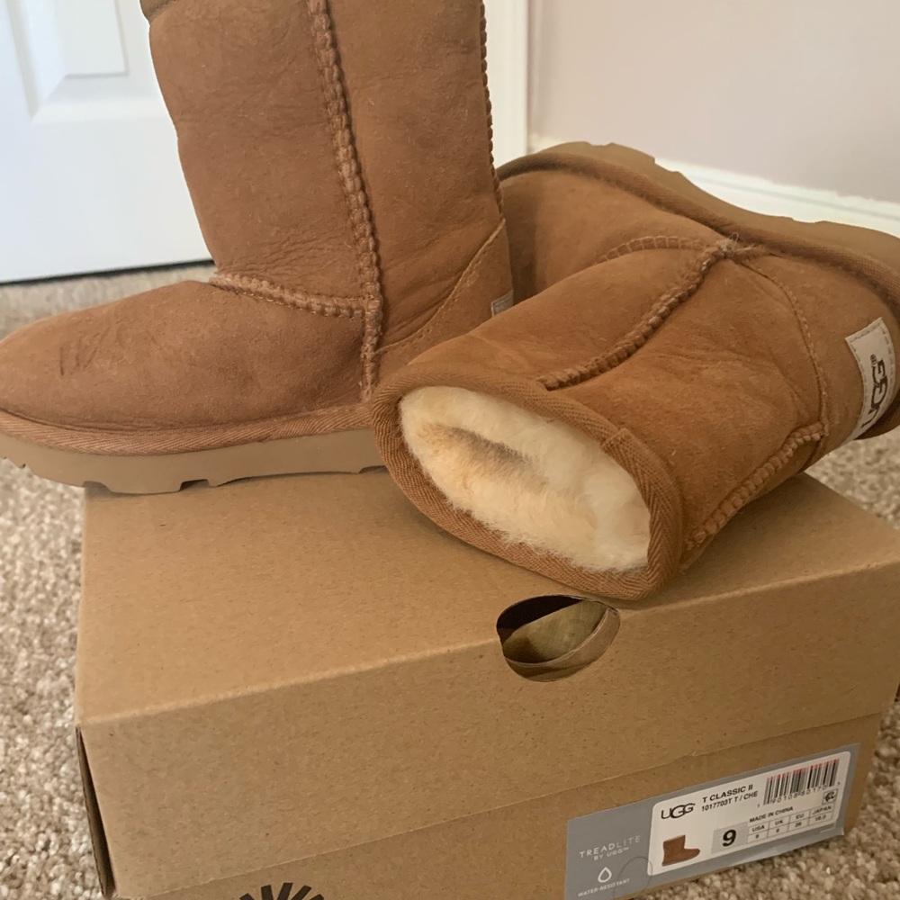 Ugg Toddler Walker Classic II Boot NEVER WORN
